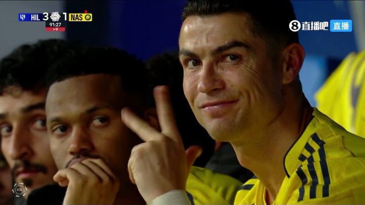 星空体育官网-C罗做手势暗示被"偷窃"，拜因体育：C罗可能面临2至4场禁赛+罚款