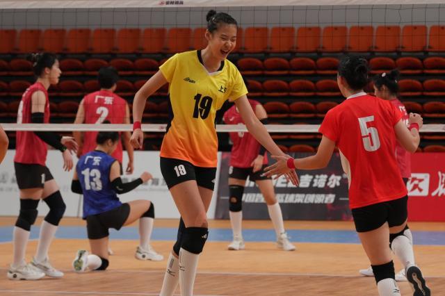 星空体育app下载-三大球运动会第四比赛日：上海女排鏖战3比2胜广东