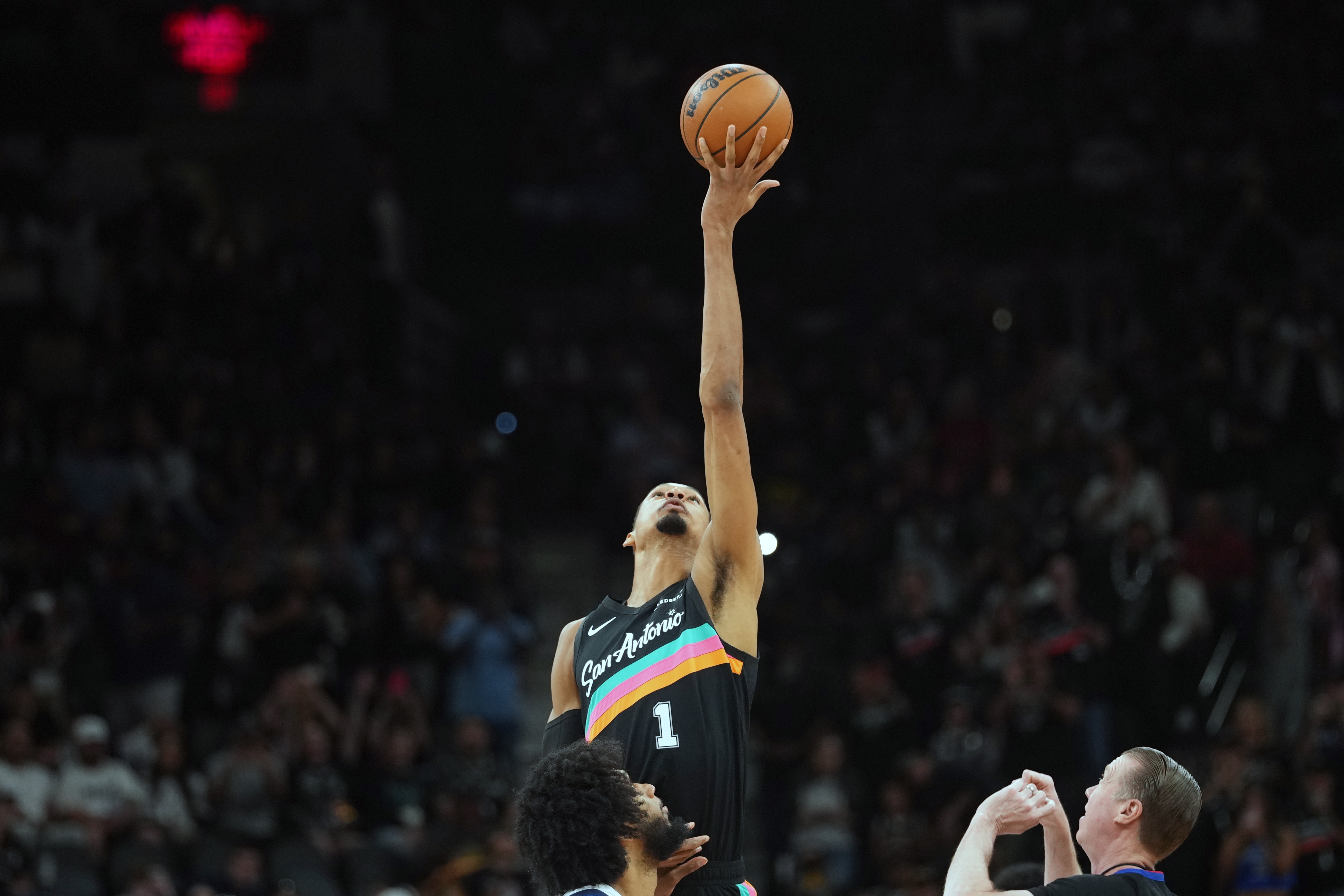 星空体育官网-米奇谈文班不打：他肋骨还是有点酸痛 我们认为这个决定是合适的